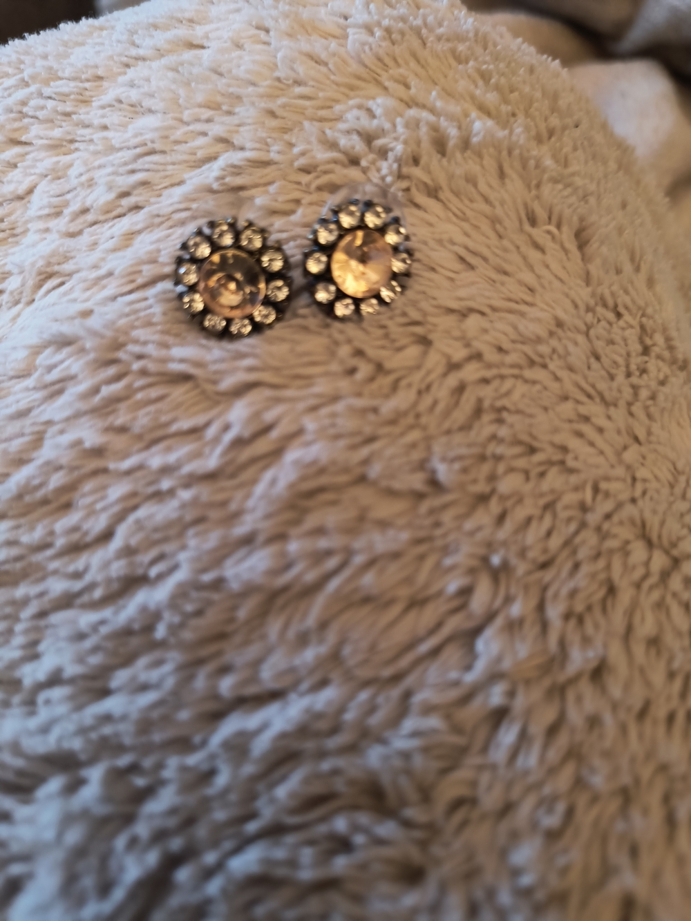 Round Crystal Flower Stud Earrings - Champagne Center